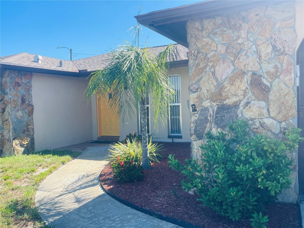 1037 Tamarac Drive Holiday FL 34690 TB8413647 image4