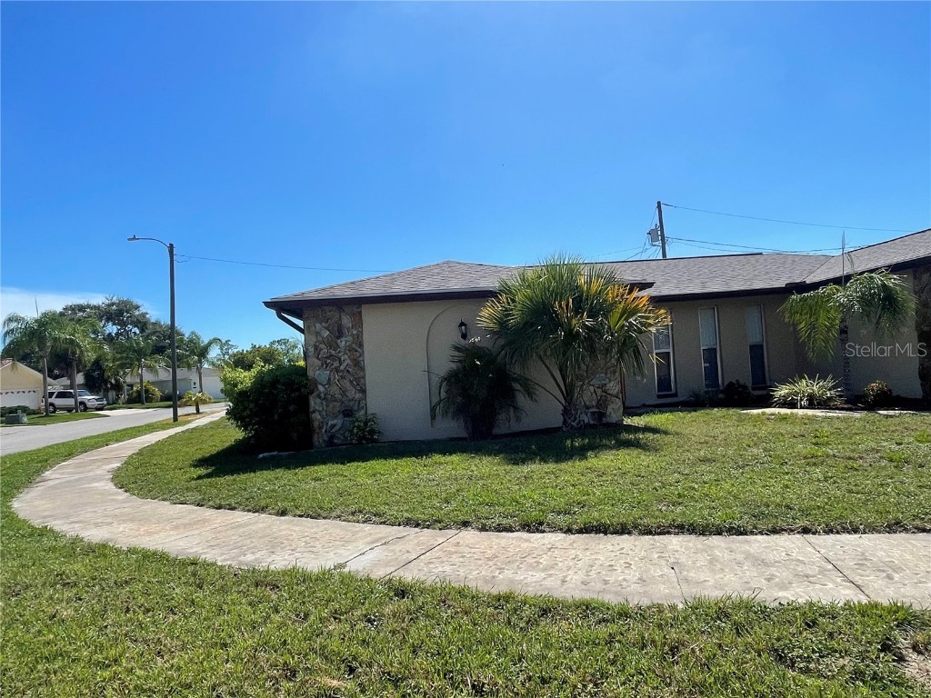 1037 Tamarac Drive Holiday FL 34690 TB8413647 image5