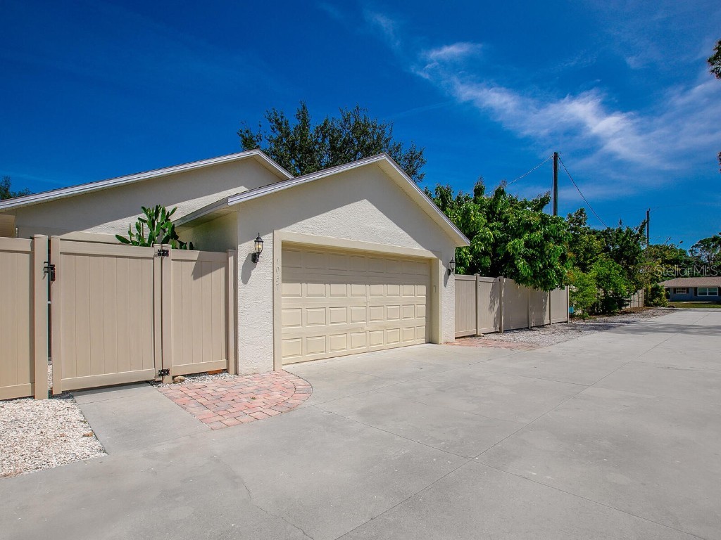 1037 Vilas Avenue Sarasota FL 34237 A4566620 image1