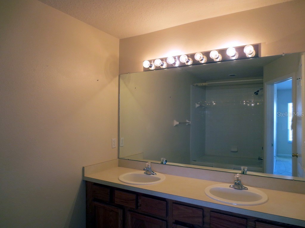 1038 Vista Cay Court Brandon FL 33511 TB8450517 image9