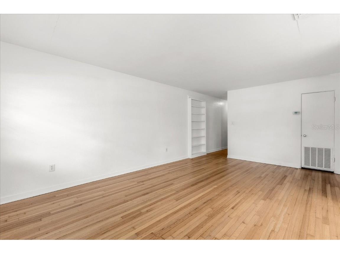 1039 Thornton Avenue Orlando FL 32803 O6366348 image3