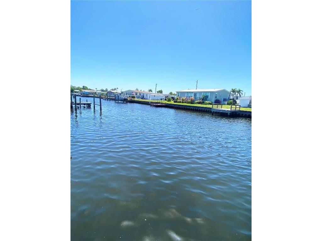 104 Americana Court NE #207 Saint Petersburg FL 33702 - TAMPA BAY U8159784 image1