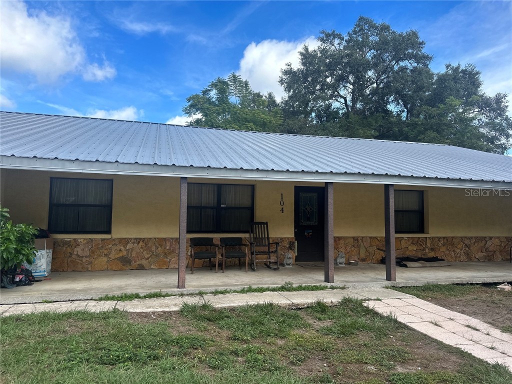 104 Apache Lane Seffner FL 33584 A4591042 image1