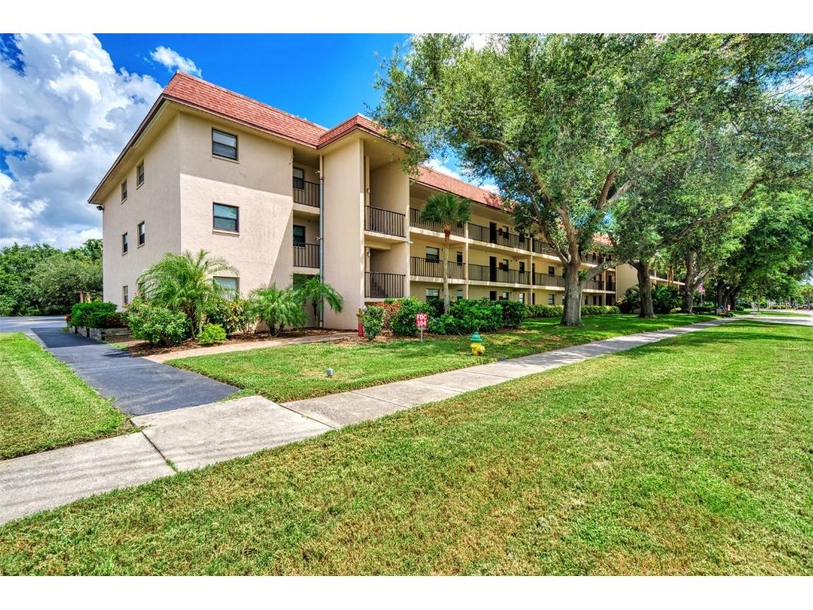 104 Capri Isles Boulevard #111 Venice FL 34292 N6133830 image1