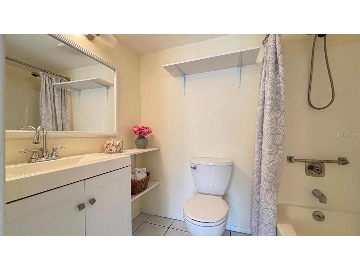 104 Capri Isles Boulevard #112 Venice FL 34292 A4636378 image18