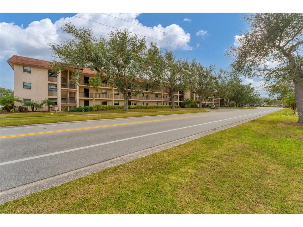 104 Capri Isles Boulevard #112 Venice FL 34292 A4636378 image2