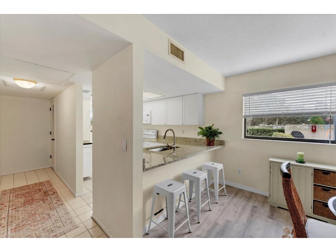 104 Capri Isles Boulevard #112 Venice FL 34292 A4636378 image8