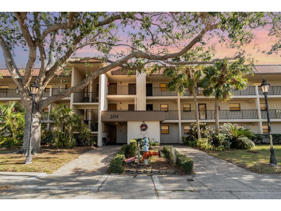 104 Capri Isles Boulevard #207 Venice FL 34292 A4659232 image1