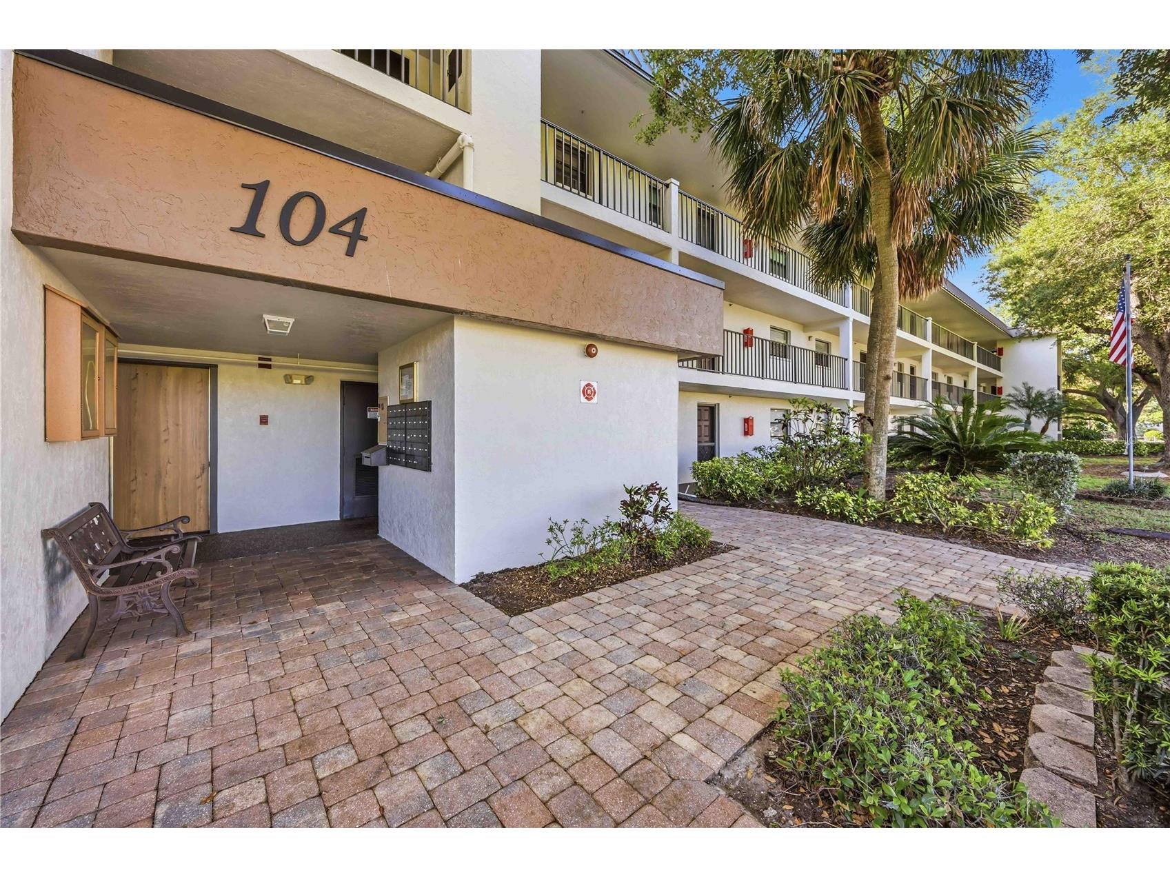 104 Capri Isles Boulevard #301 Venice FL 34292 N6143682 image2