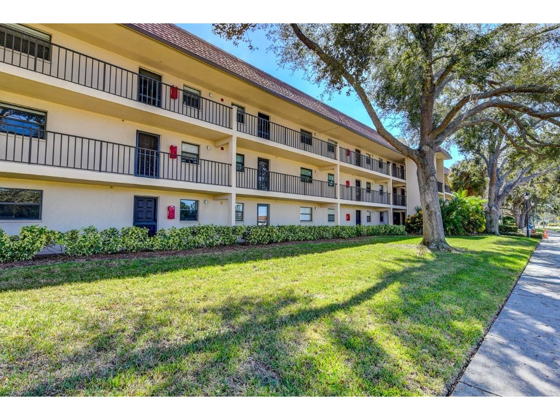 104 Capri Isles Boulevard #310 Venice FL 34292 A4588800 image1