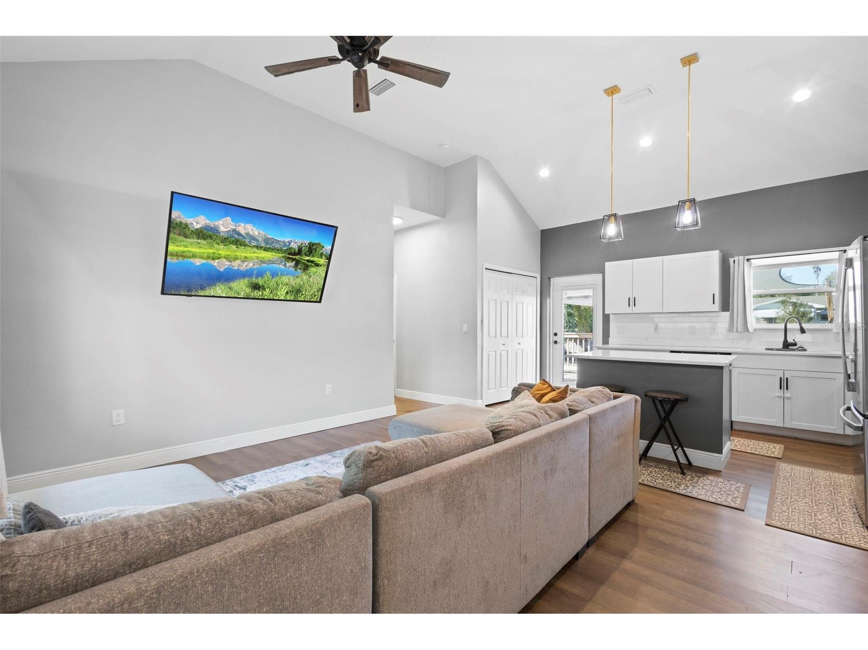 104 S Stone Street Deland FL 32720 V4947386 image3