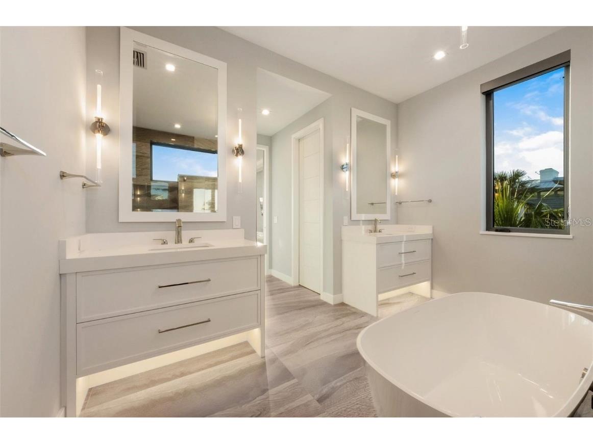 104 Sunset Lane Holmes Beach FL 34217 - GULF OF MEXICO A4674426 image32