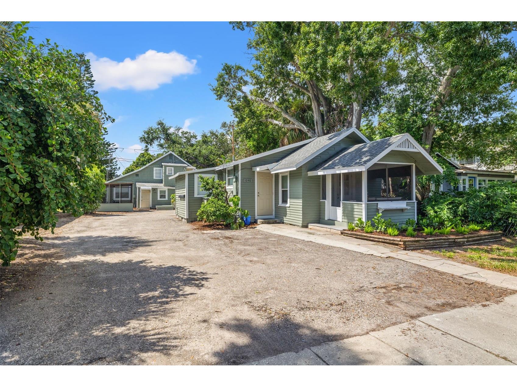 1040 19th Avenue N Saint Petersburg FL 33704 A4662987 image1