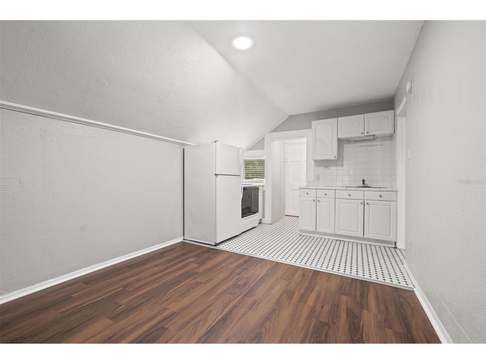 1040 19th Avenue N Saint Petersburg FL 33704 A4662987 image24