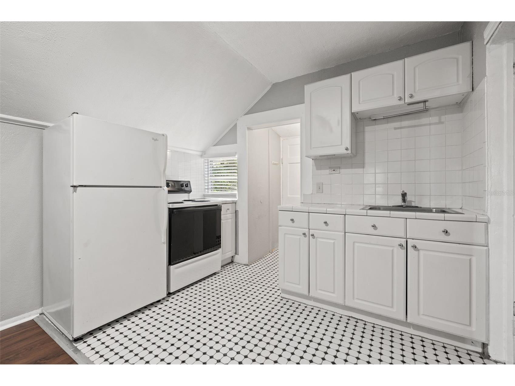 1040 19th Avenue N Saint Petersburg FL 33704 A4662987 image25