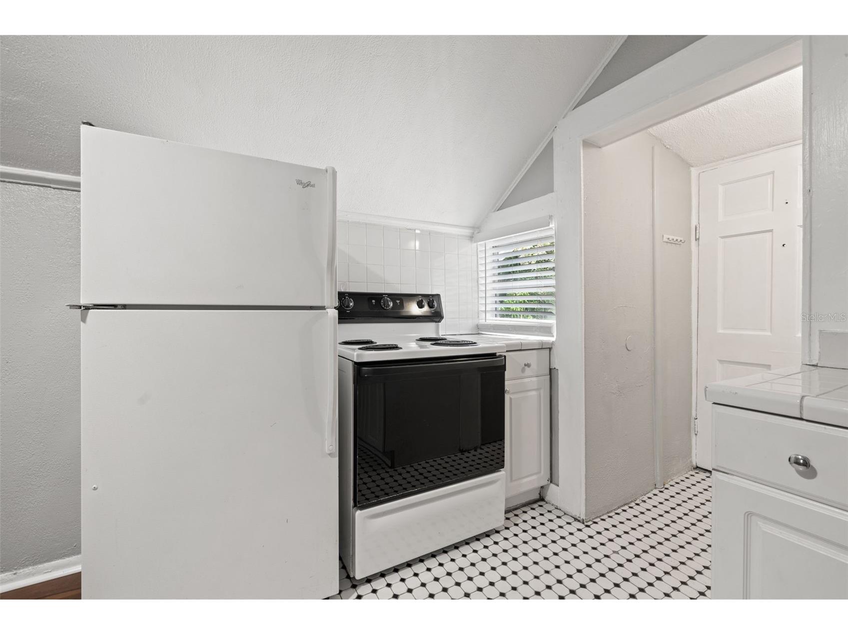 1040 19th Avenue N Saint Petersburg FL 33704 A4662987 image27