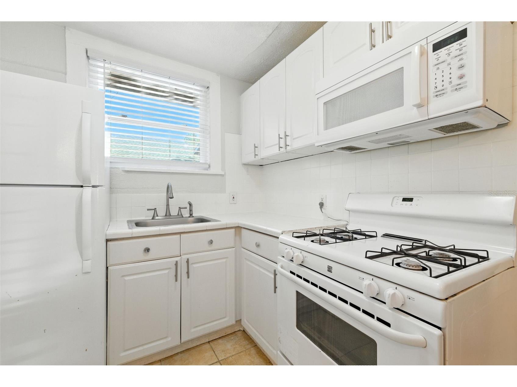 1040 19th Avenue N Saint Petersburg FL 33704 A4662987 image4