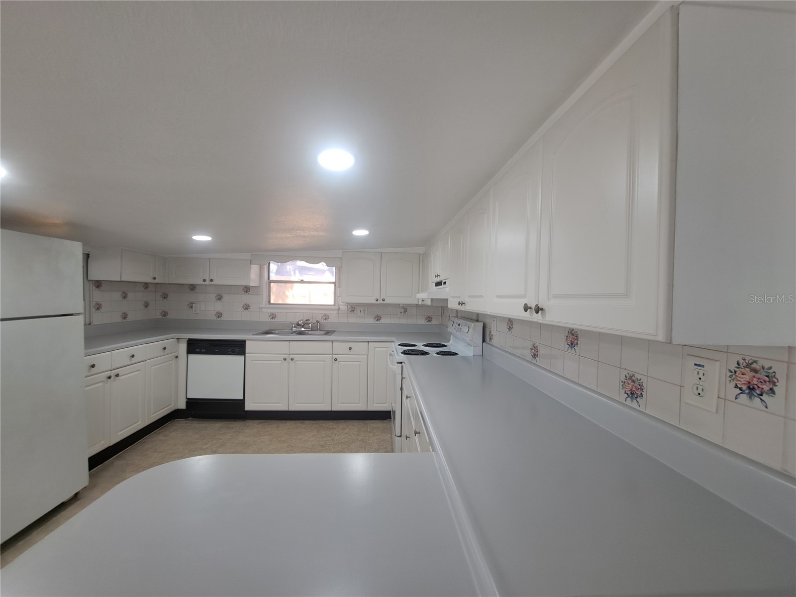 1040 65th Street S South Pasadena FL 33707 TB8422462 image12