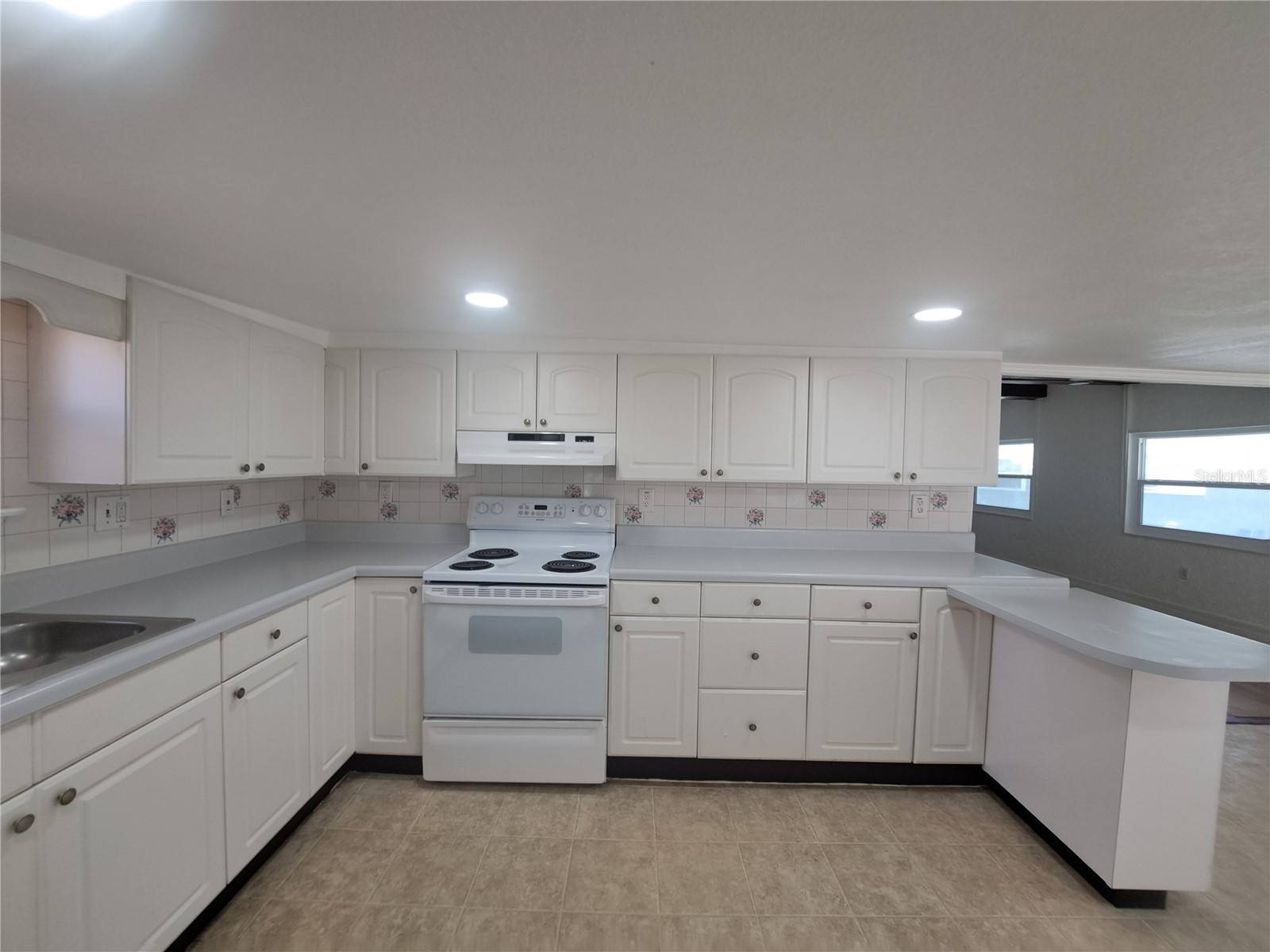 1040 65th Street S South Pasadena FL 33707 TB8422462 image14