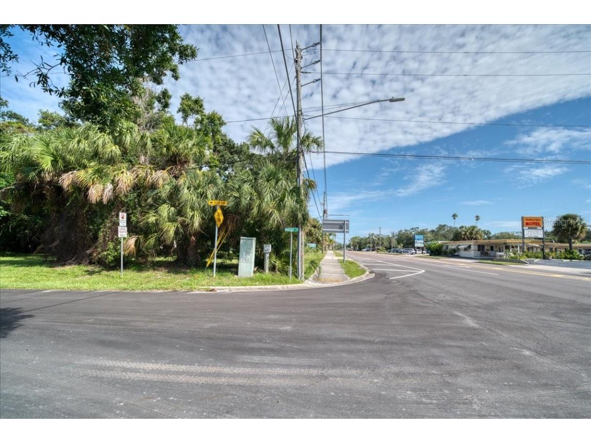 1040 Broadway Dunedin FL 34698 TB8338172 image23