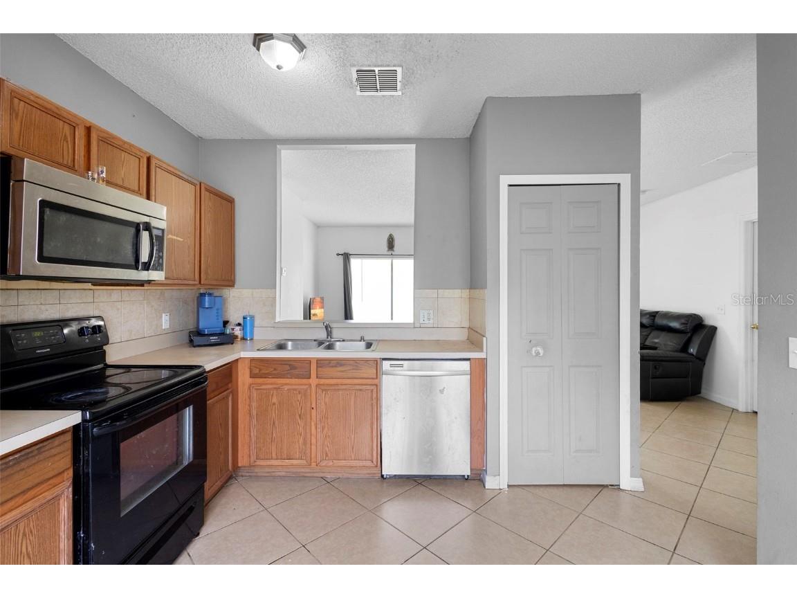 1040 Cannock Drive Kissimmee FL 34758 O6325935 image3