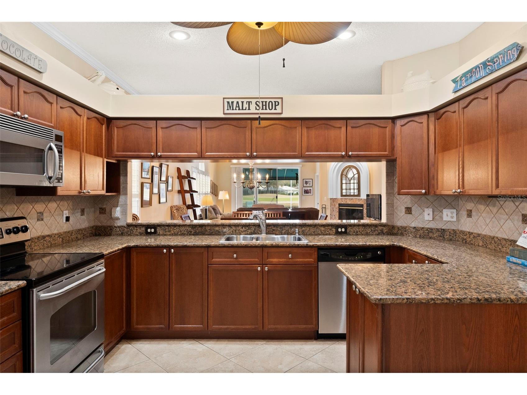 1040 Dartford Drive Tarpon Springs FL 34688 TB8475724 image2
