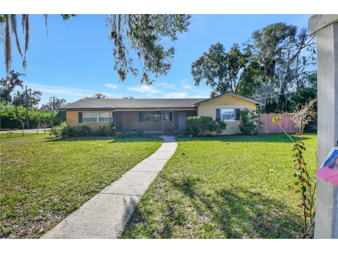 1040 E University Avenue Deland FL 32724 V4935427 image1