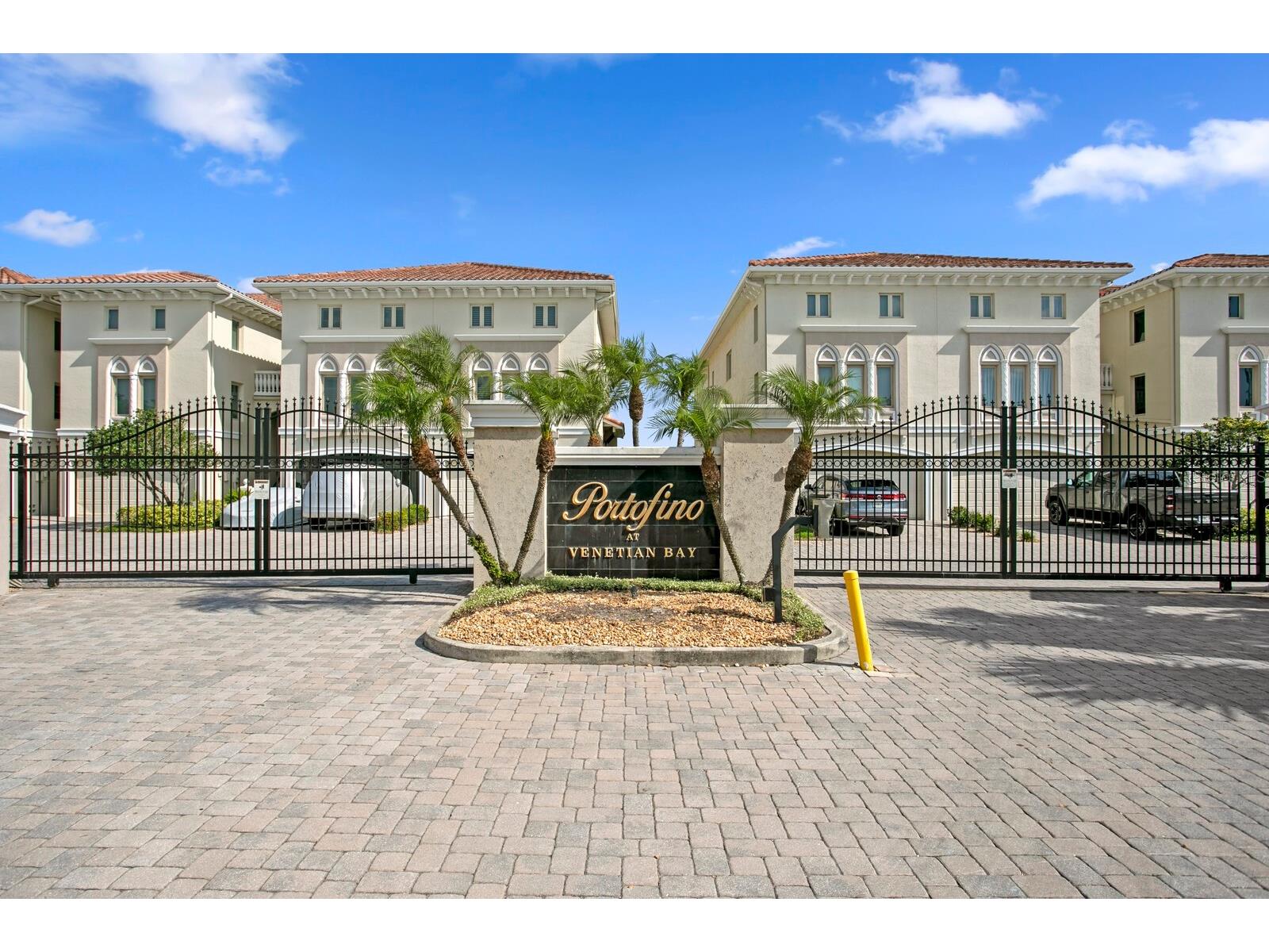 1040 Paseo Del Rio NE Saint Petersburg FL 33702 TB8431967 image1