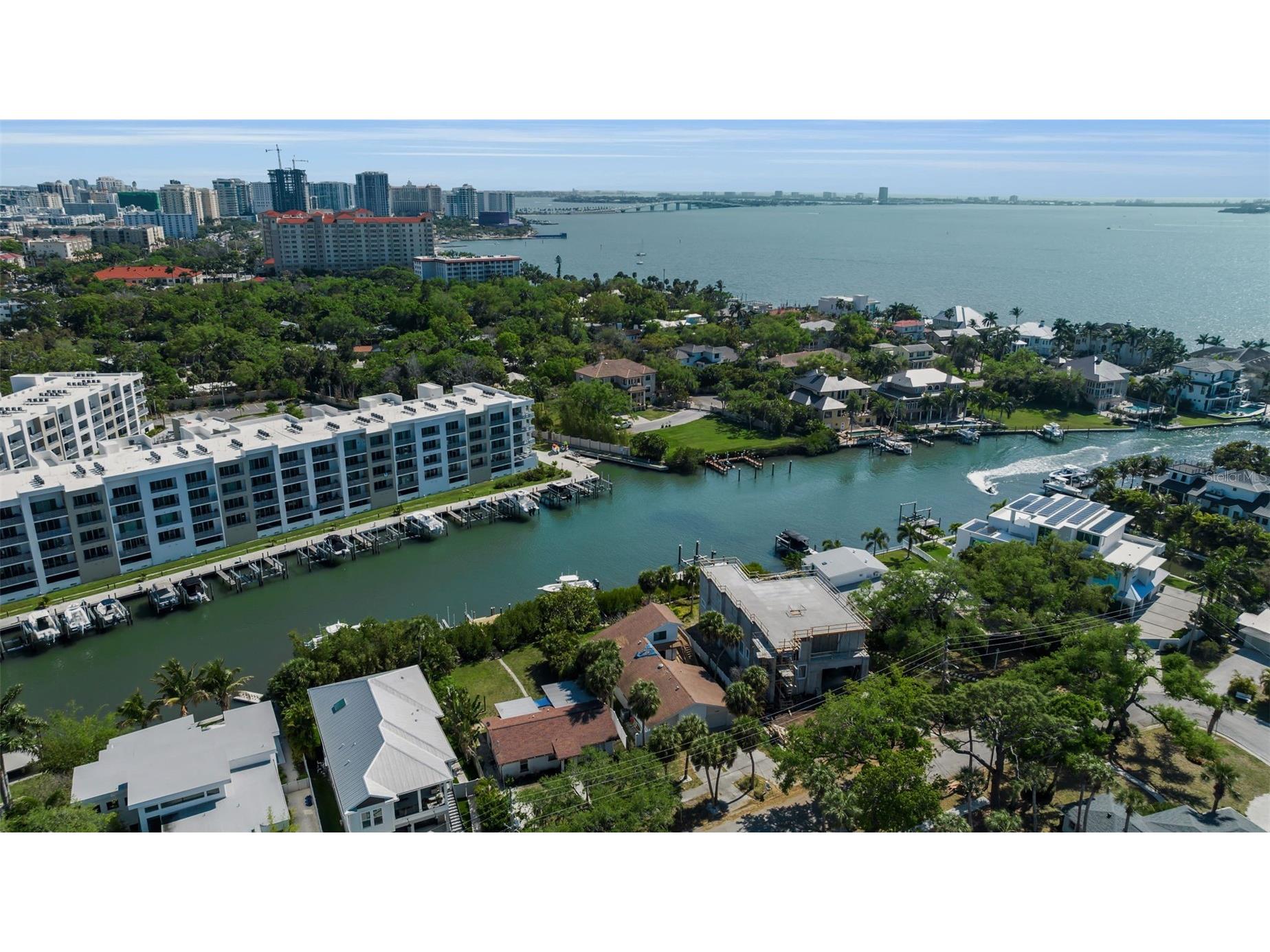 1040 Sylvan Drive Sarasota FL 34234 - WHITAKER BAYOU A4687776 image2