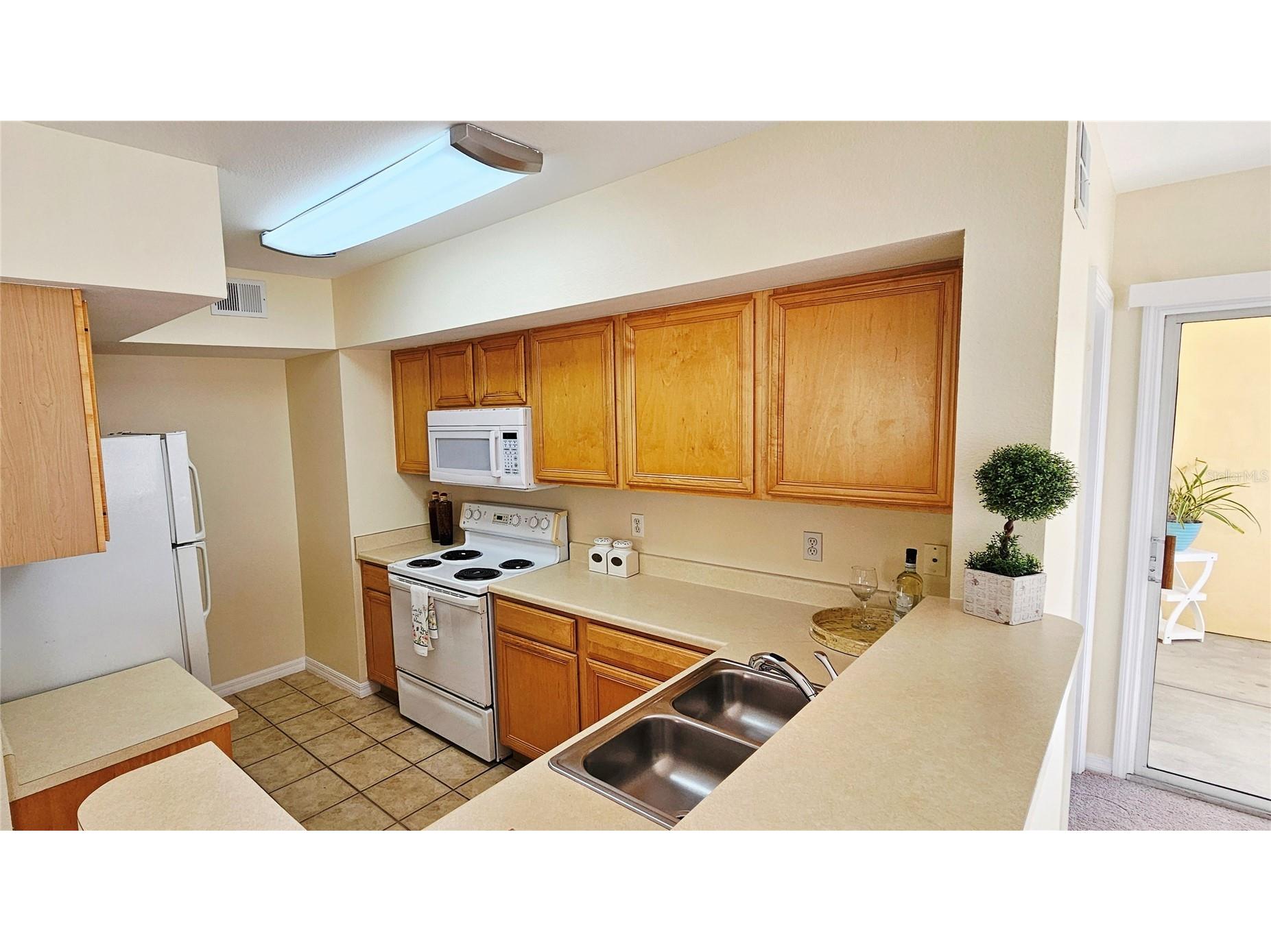 1040 Villagio Circle #201 Sarasota FL 34237 A4680583 image2