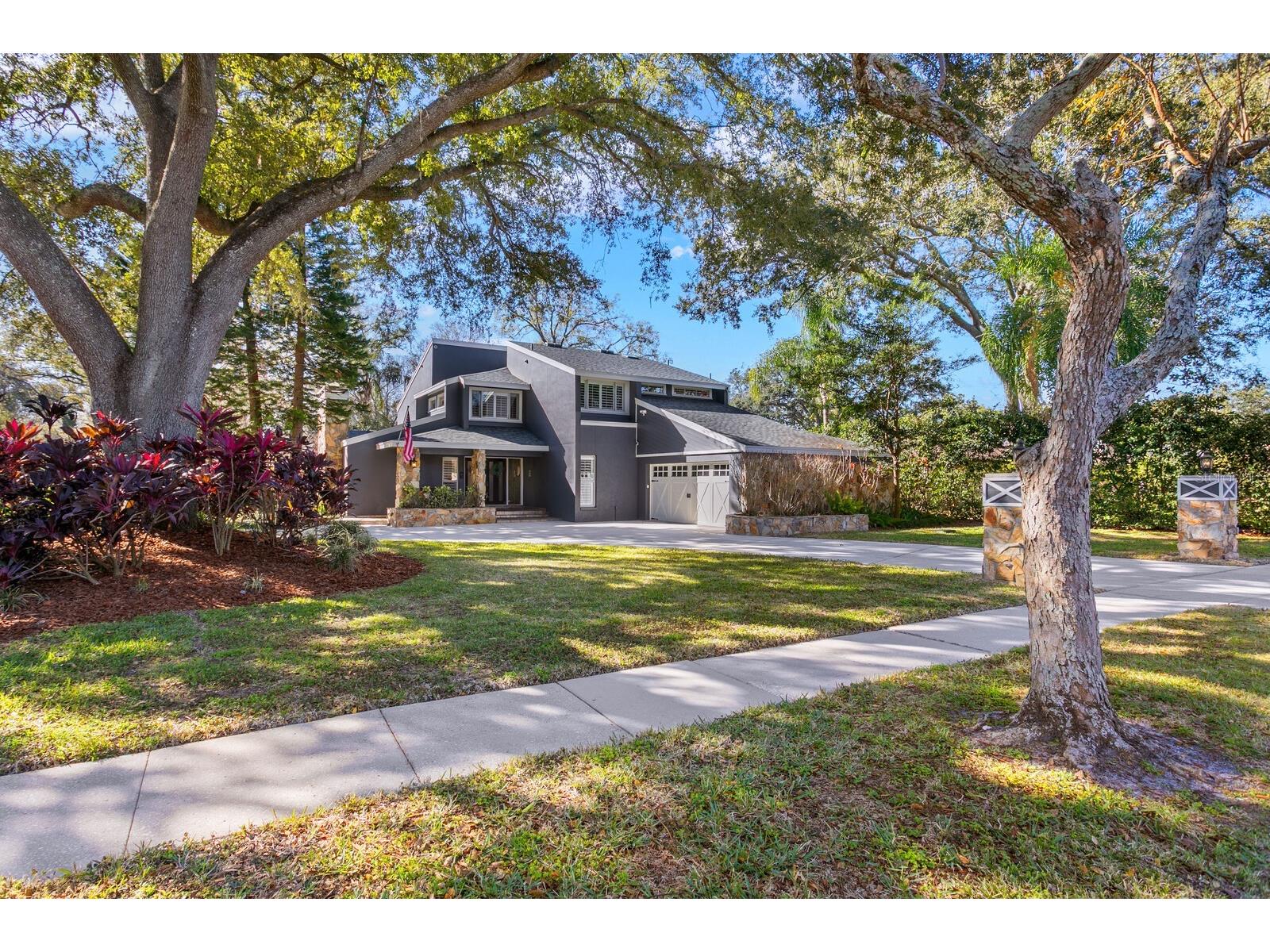 10402 Oakbrook Drive Tampa FL 33618 TB8473311 image1