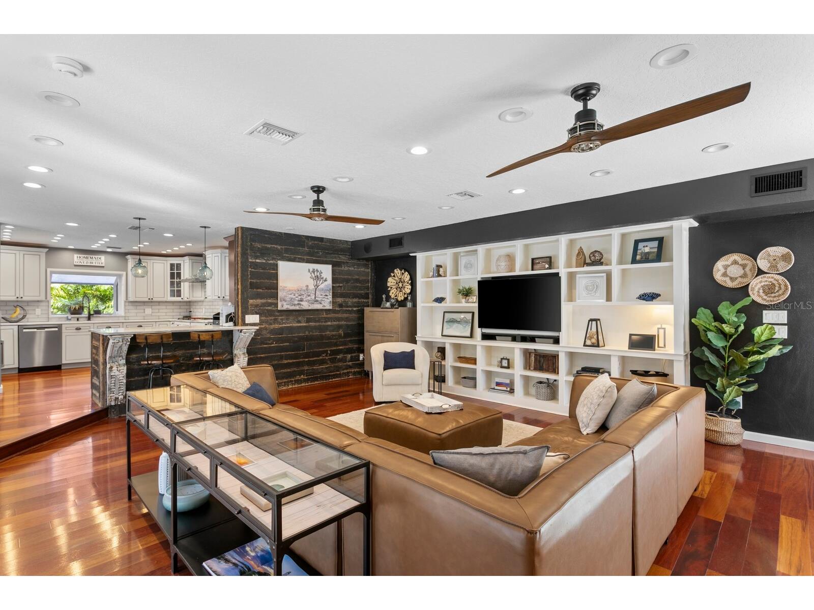 10402 Oakbrook Drive Tampa FL 33618 TB8473311 image25