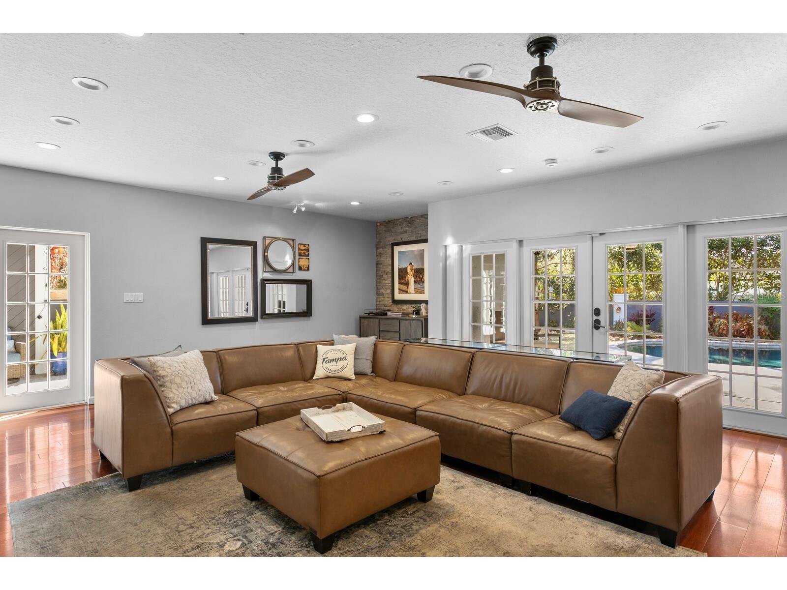 10402 Oakbrook Drive Tampa FL 33618 TB8473311 image28