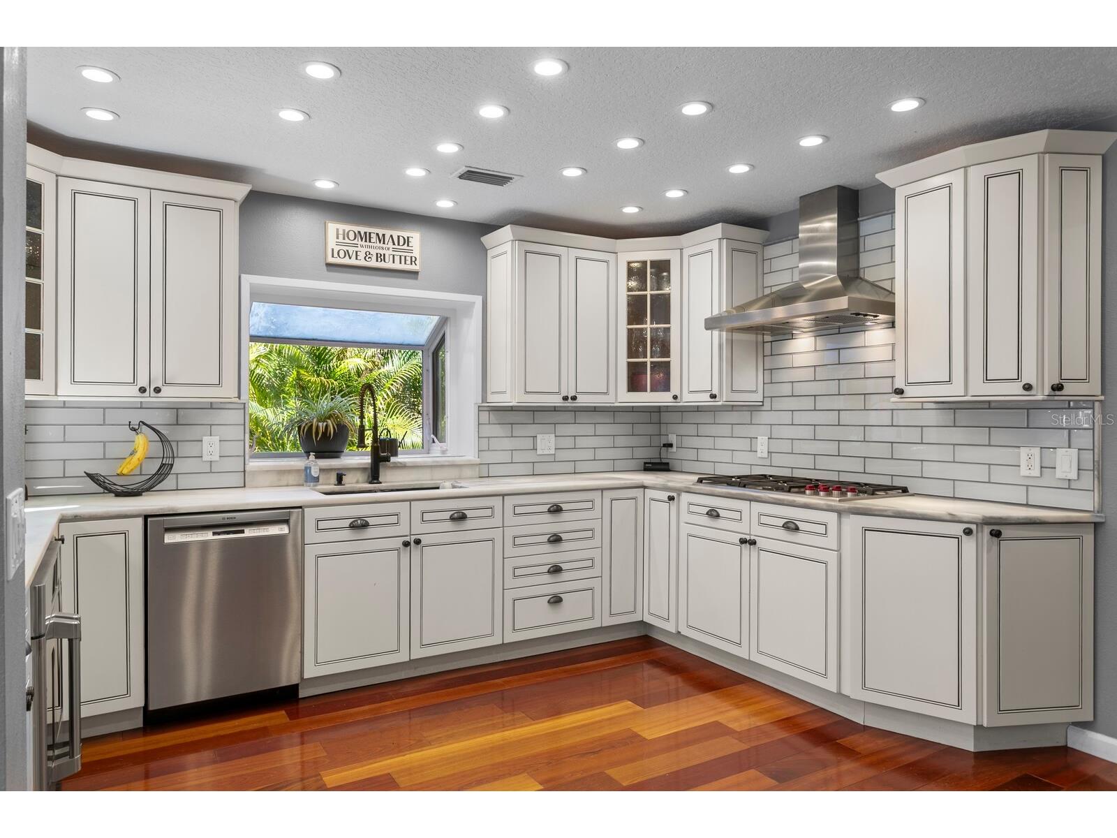 10402 Oakbrook Drive Tampa FL 33618 TB8473311 image34