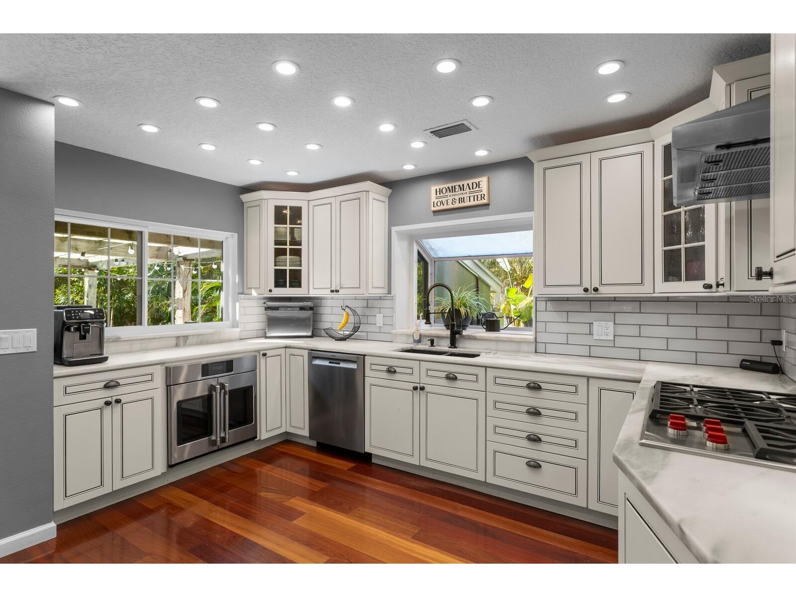 10402 Oakbrook Drive Tampa FL 33618 TB8473311 image35