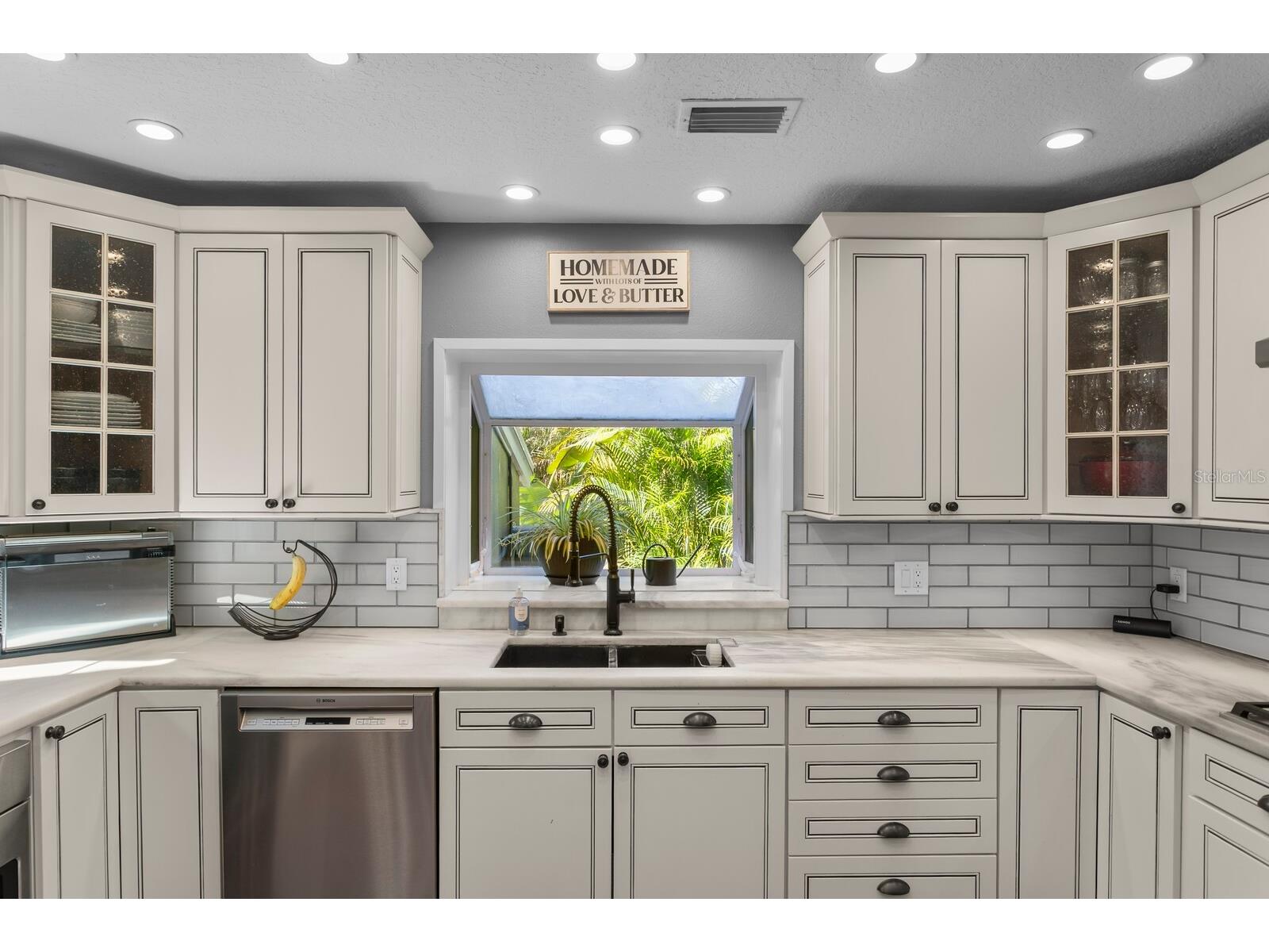 10402 Oakbrook Drive Tampa FL 33618 TB8473311 image36