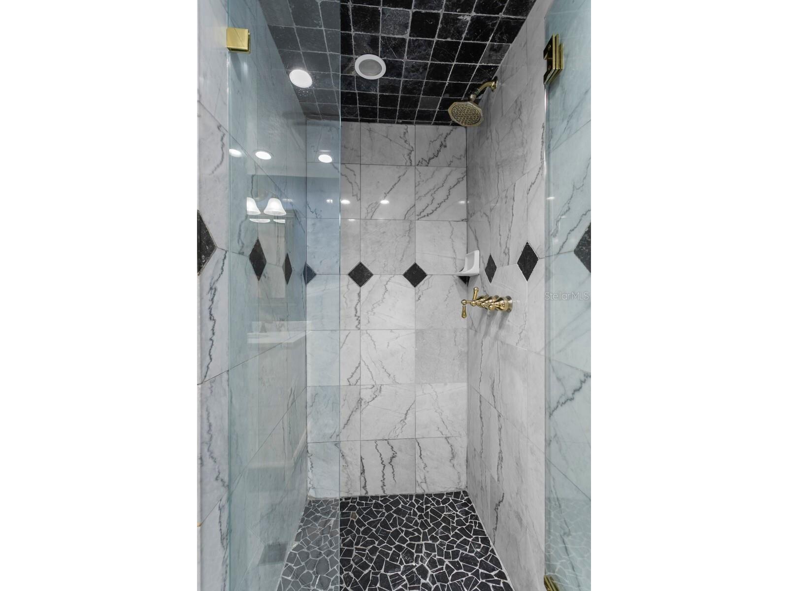 10402 Oakbrook Drive Tampa FL 33618 TB8473311 image41