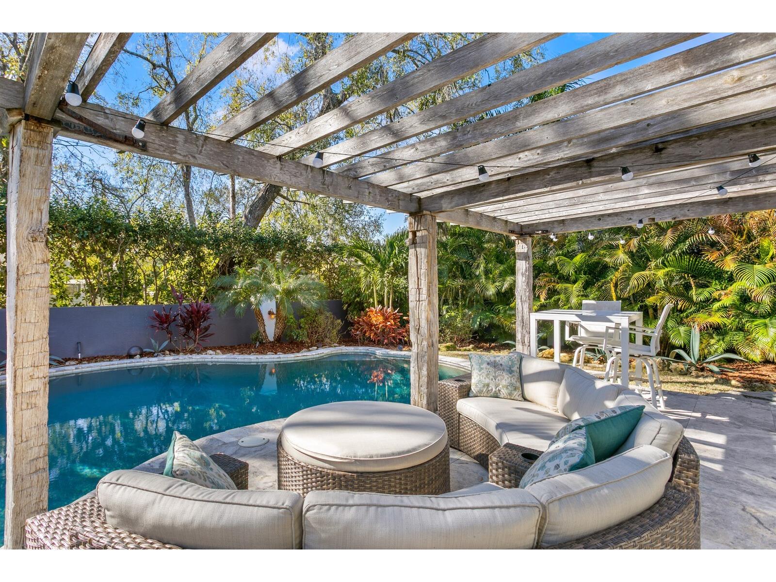 10402 Oakbrook Drive Tampa FL 33618 TB8473311 image79