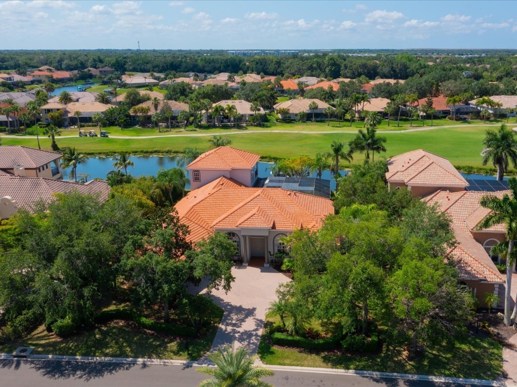 10402 Riverbank Terrace Bradenton FL 34212 - 18TH HOLE GOLF COURSE POND A4609933 image1