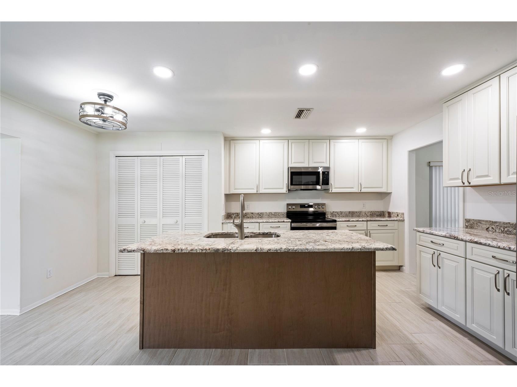 10403 Lake Carroll Way Tampa FL 33618 O6399632 image9
