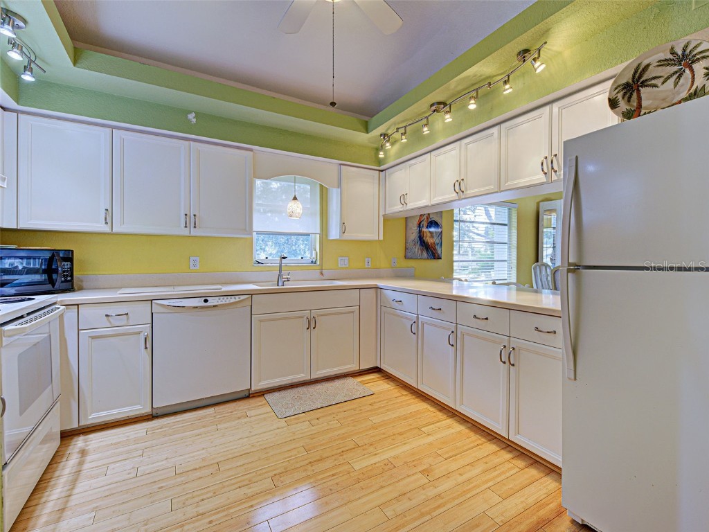 1041 Capri Isles Boulevard #232 Venice FL 34292 A4667210 image5