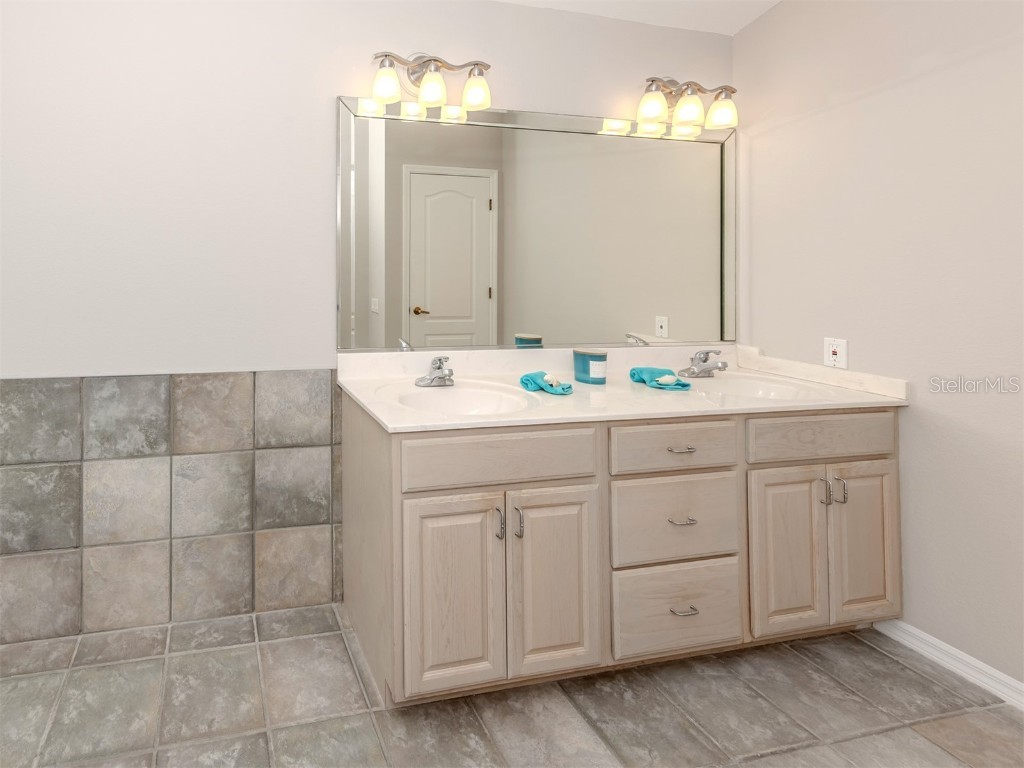 1041 Truman Street Nokomis FL 34275 N6141761 image17