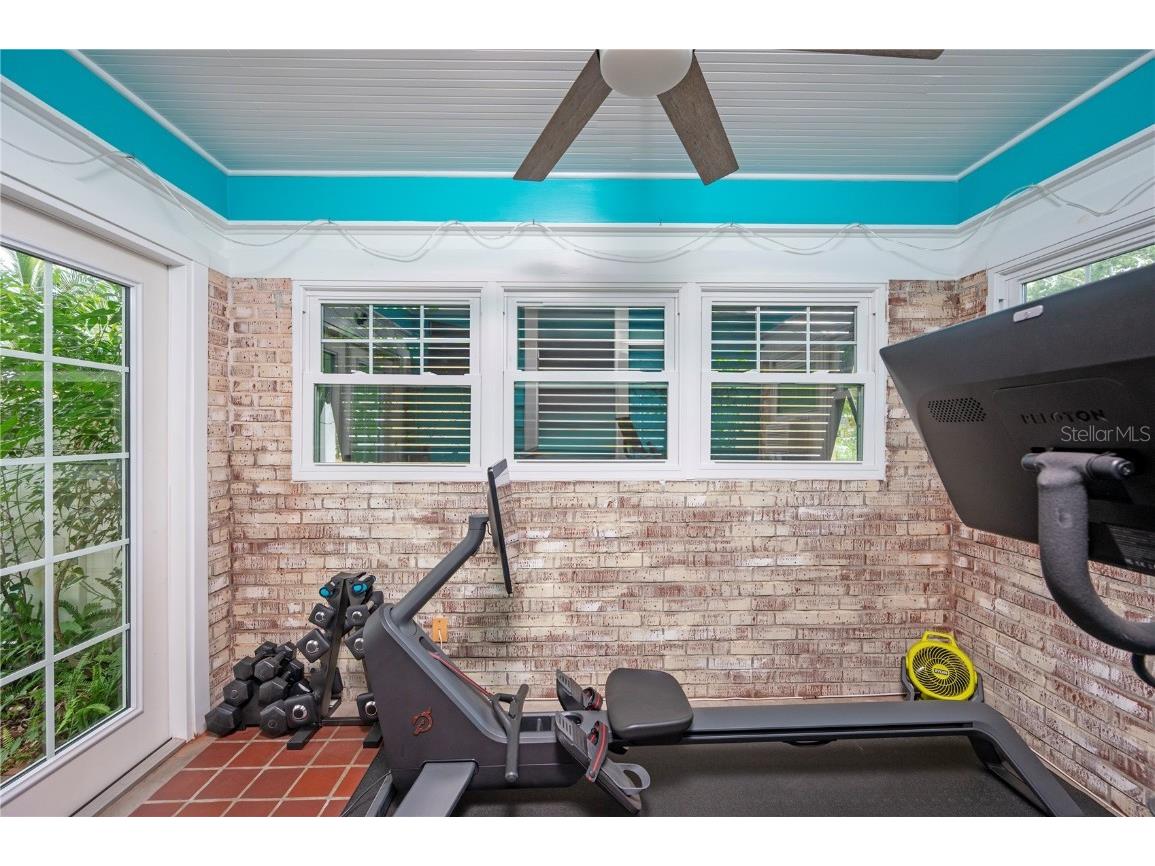 1042 16th Avenue N Saint Petersburg FL 33704 TB8415364 image20