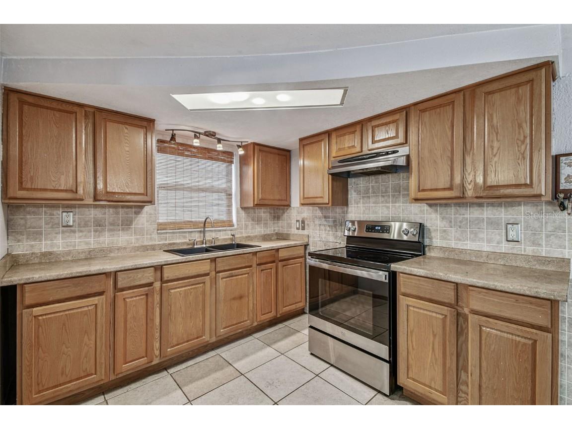 1042 Saxon Lane Holiday FL 34691 W7878369 image3