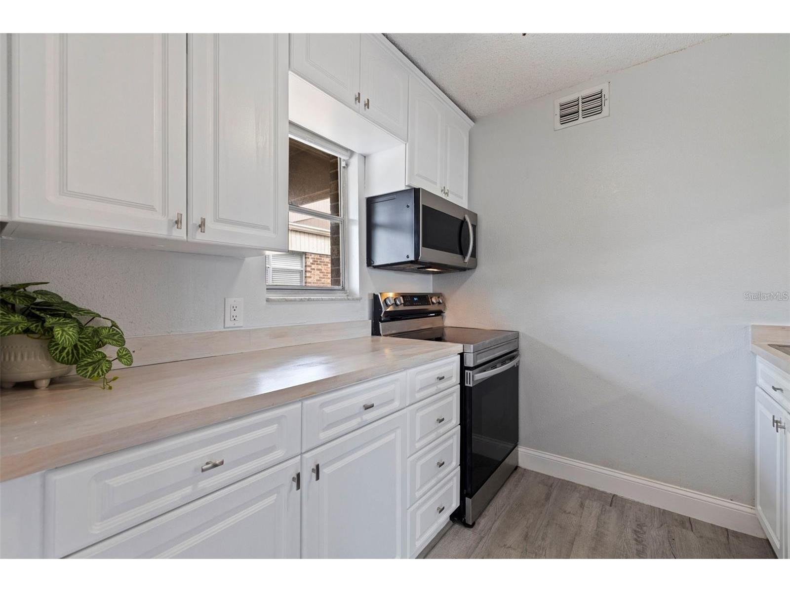 10423 Carrollbrook Circle #203 Tampa FL 33618 TB8475544 image5