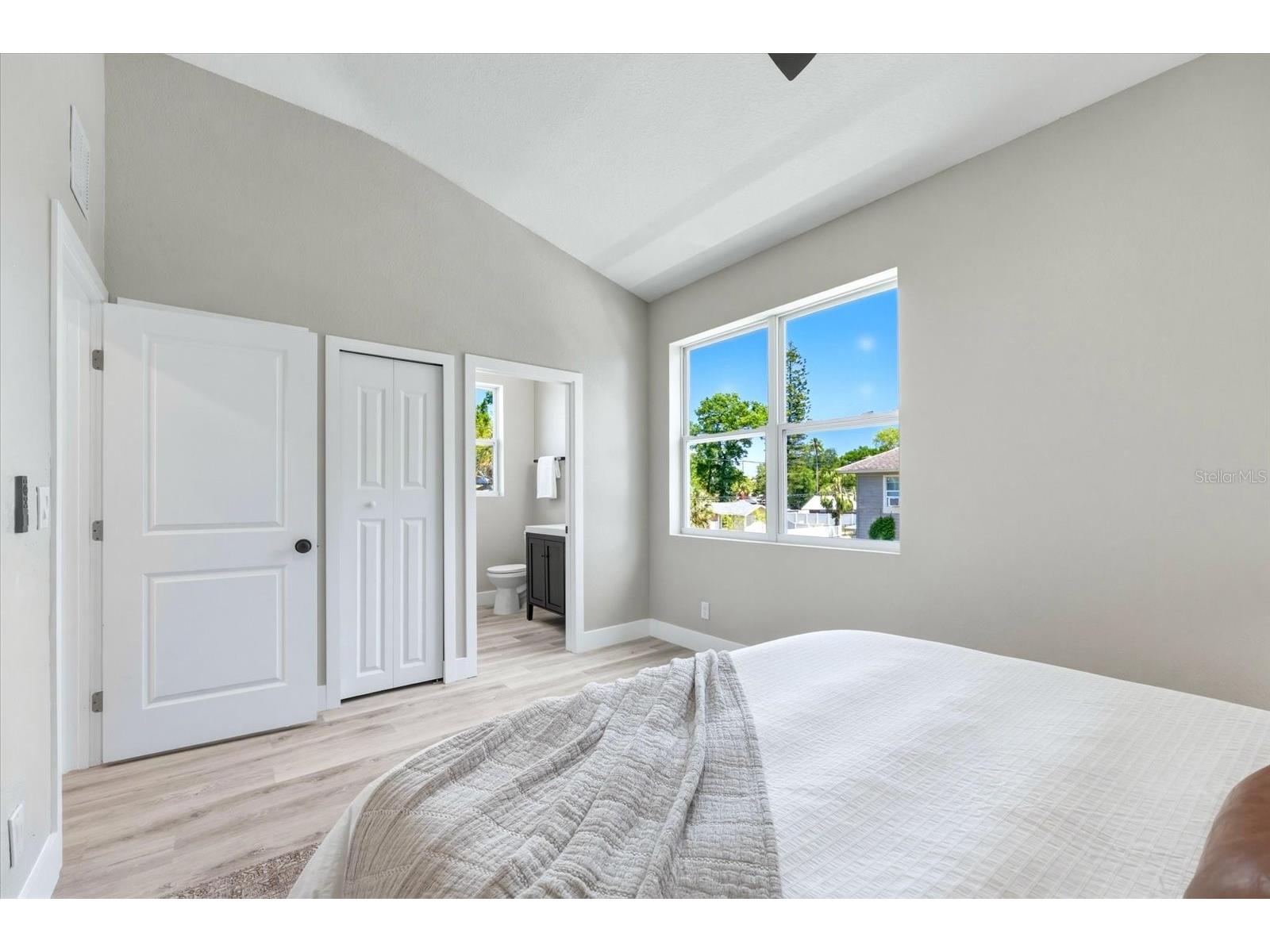 1044 12th Avenue S Saint Petersburg FL 33705 TB8499607 image25