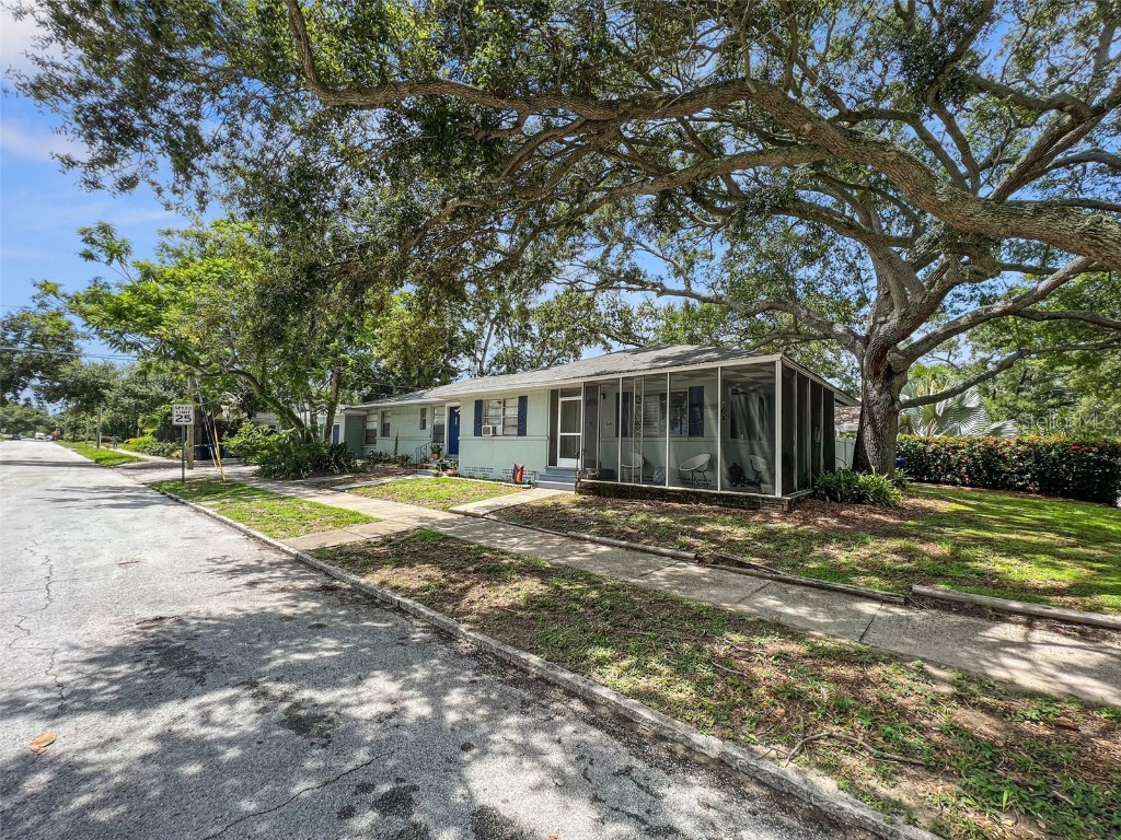1045 11th Avenue N Saint Petersburg FL 33705 U8207335 image1