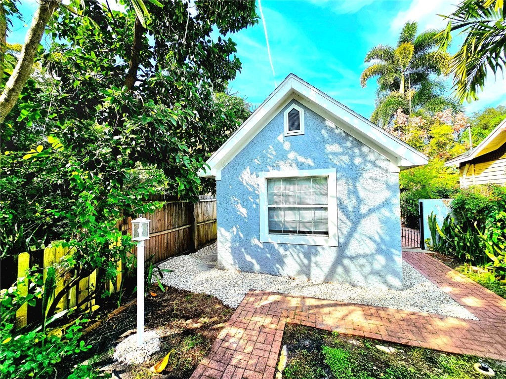 1045 16th Avenue N Saint Petersburg FL 33704 U8219290 image1