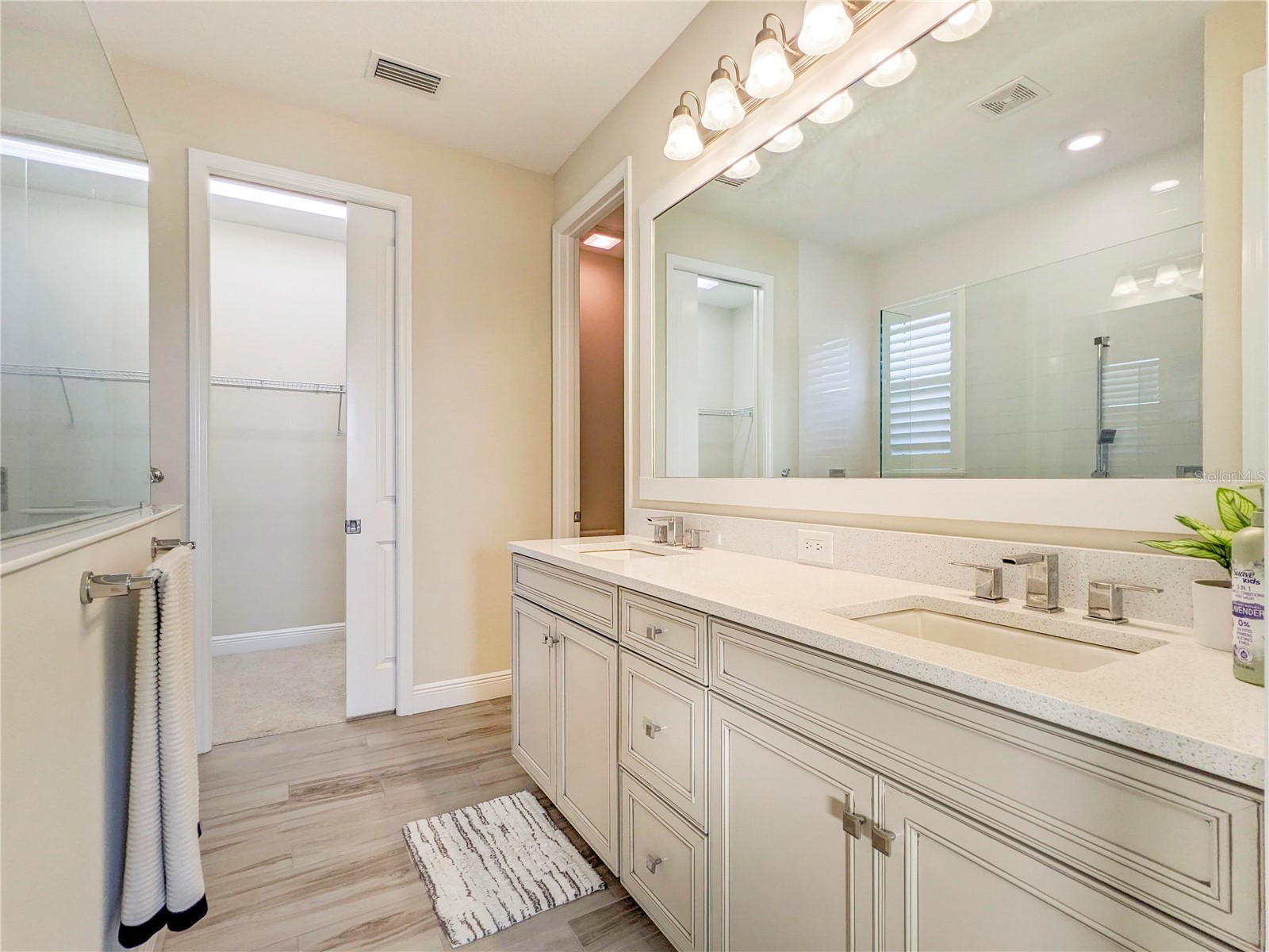 1045 Crosswind Avenue Sarasota FL 34240 A4685682 image16