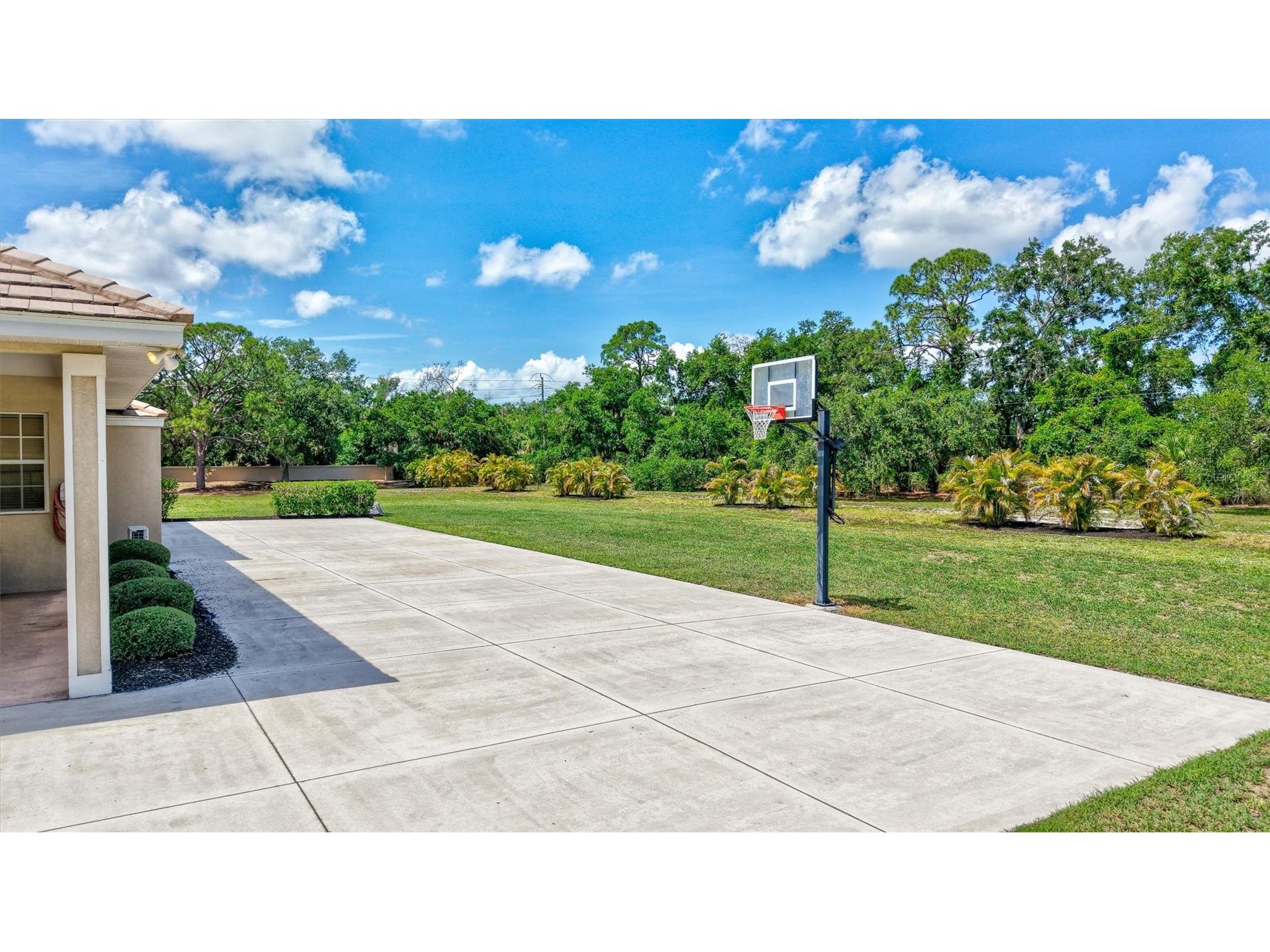 1045 Fox Creek Drive Sarasota FL 34240 A4694380 image18